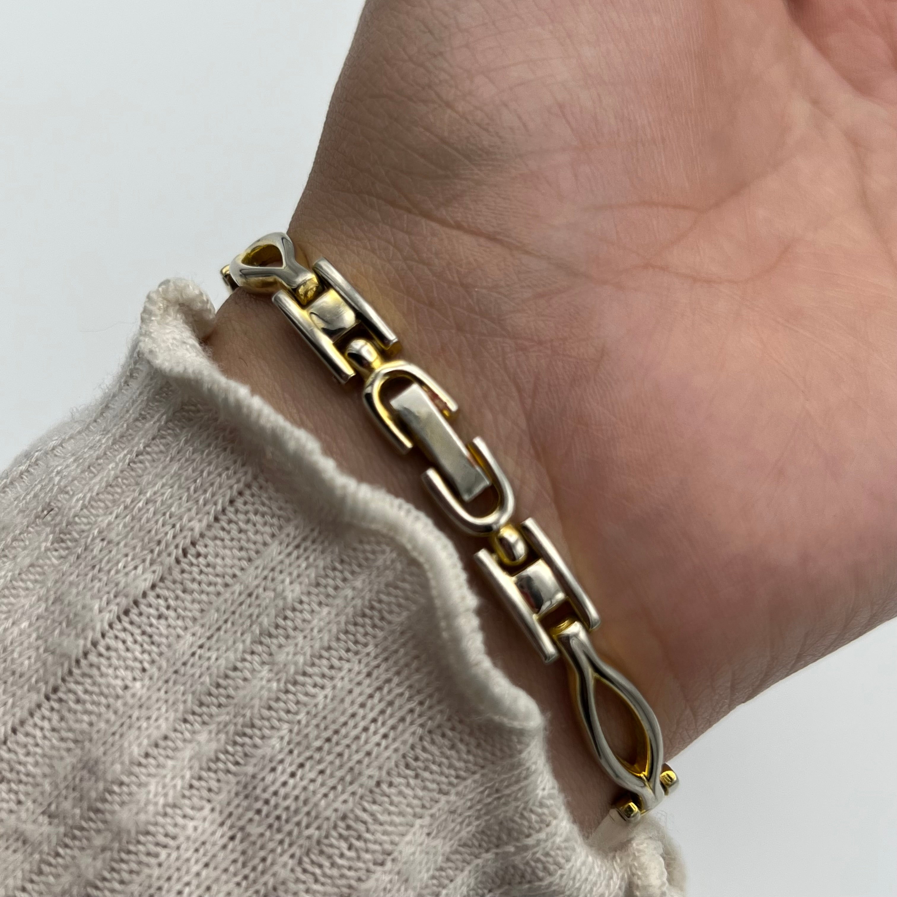 ✨ Dainty Gold-Toned Watch
