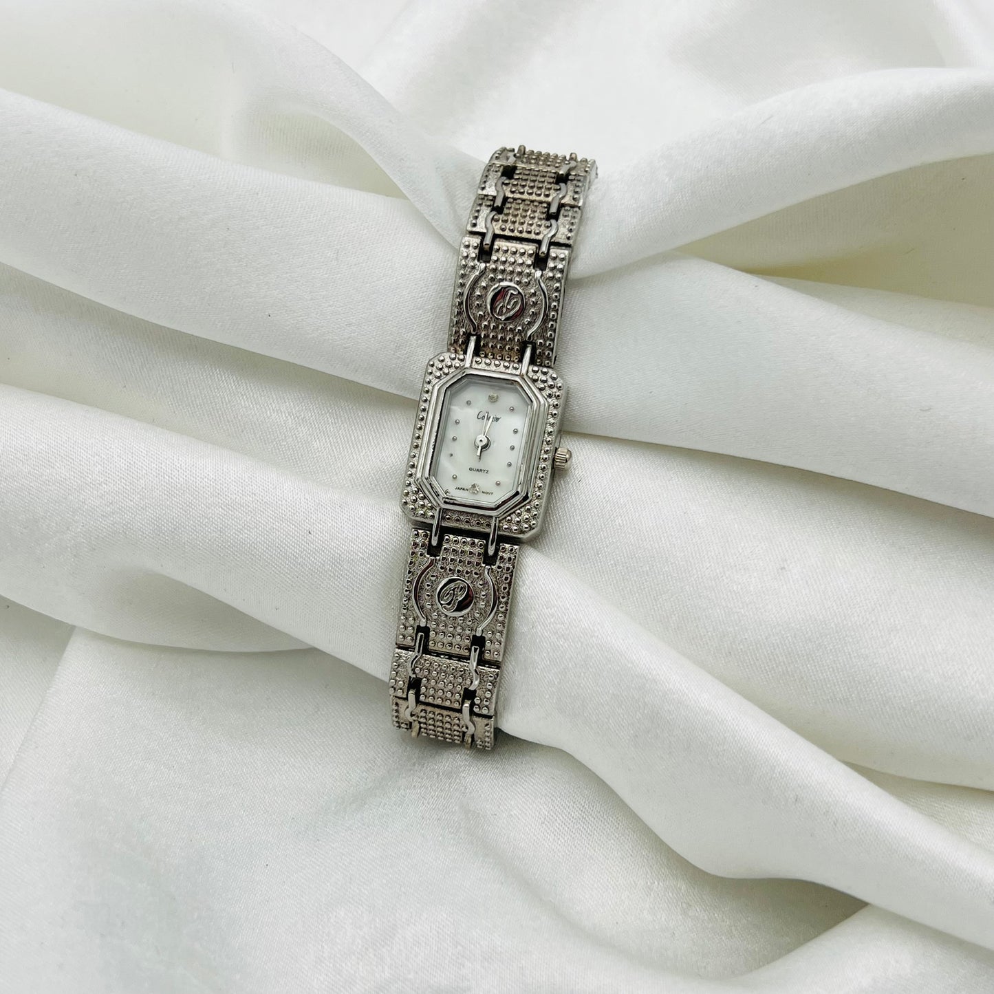 🩶 Silver-Toned Watch