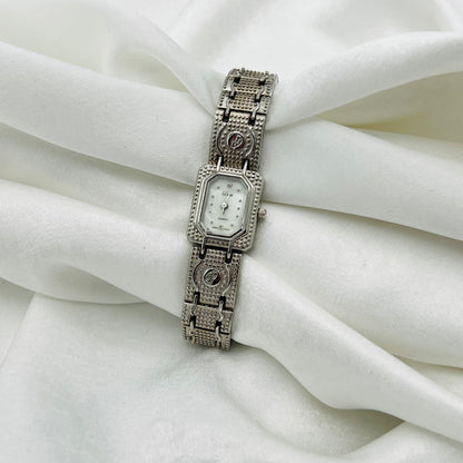 🩶 Silver-Toned Watch
