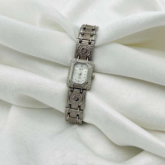 🩶 Silver-Toned Watch