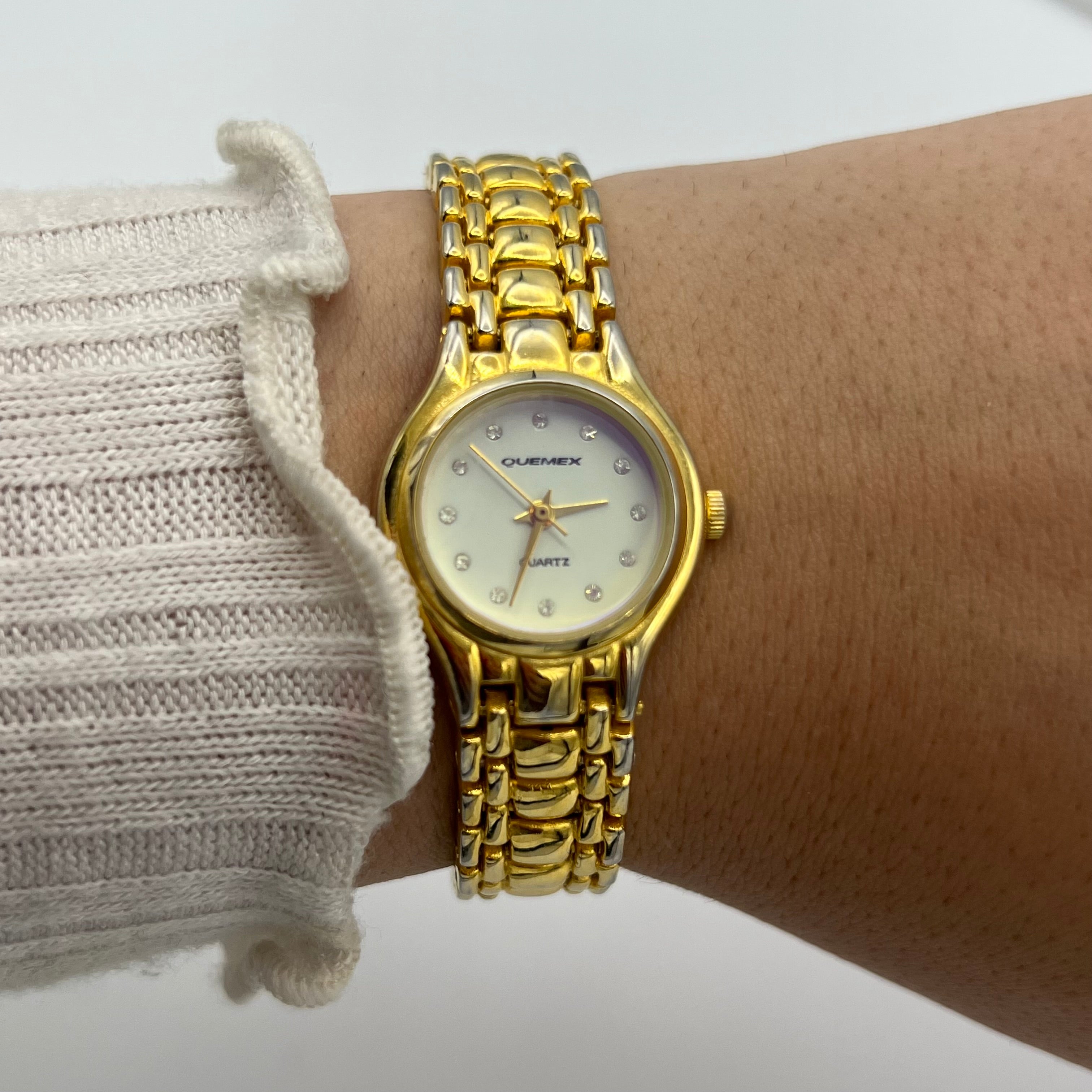 💛 Gold-Toned Watch