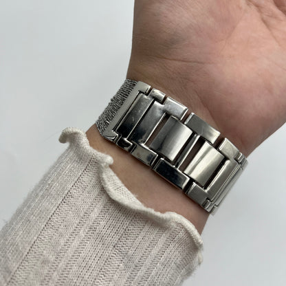 🩶 Silver-Toned Watch with Multi-Thread Strap