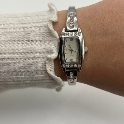 🩶 Silver-Toned Watch with Mother of Pearl Strap