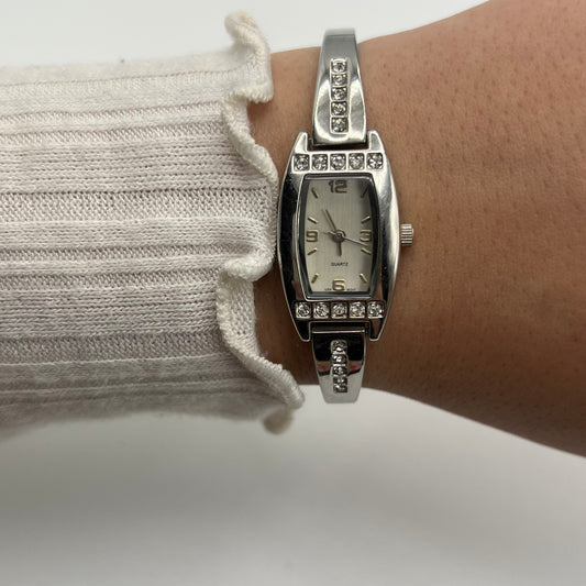 🩶 Silver-Toned Watch with Mother of Pearl Strap