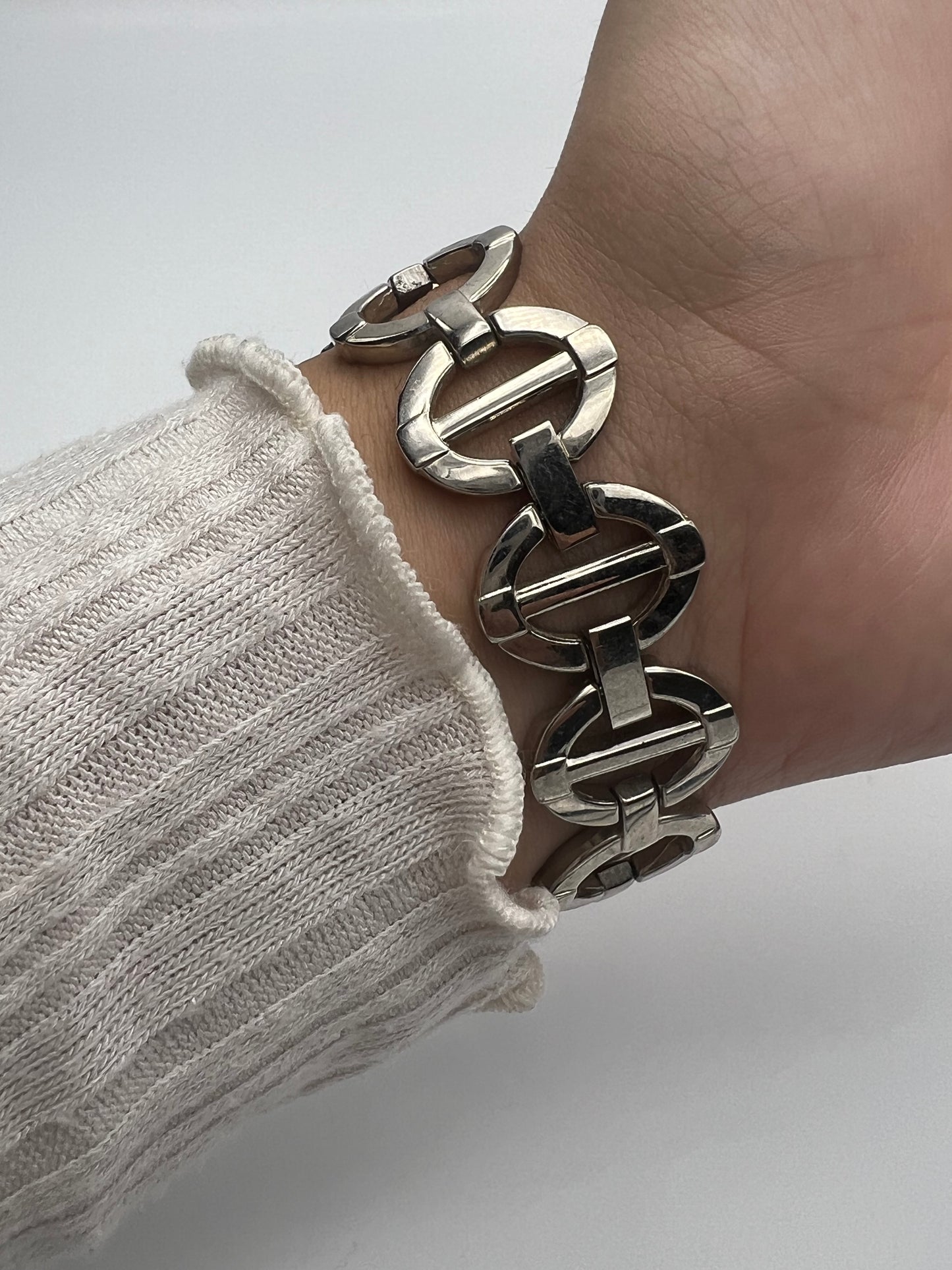 🩶 Silver-Toned Circle Detailed Watch