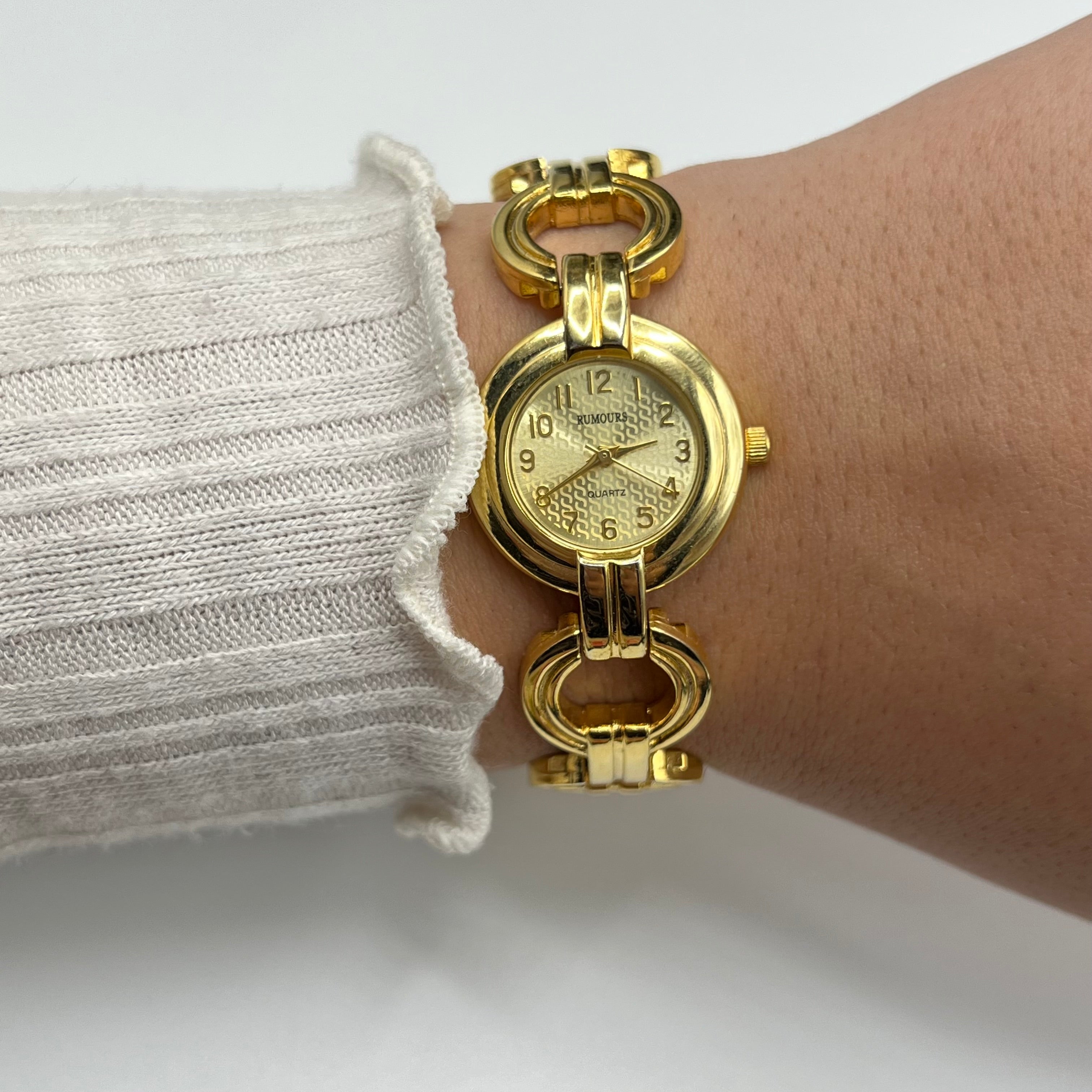 💛 Gold-Toned Circle Watch