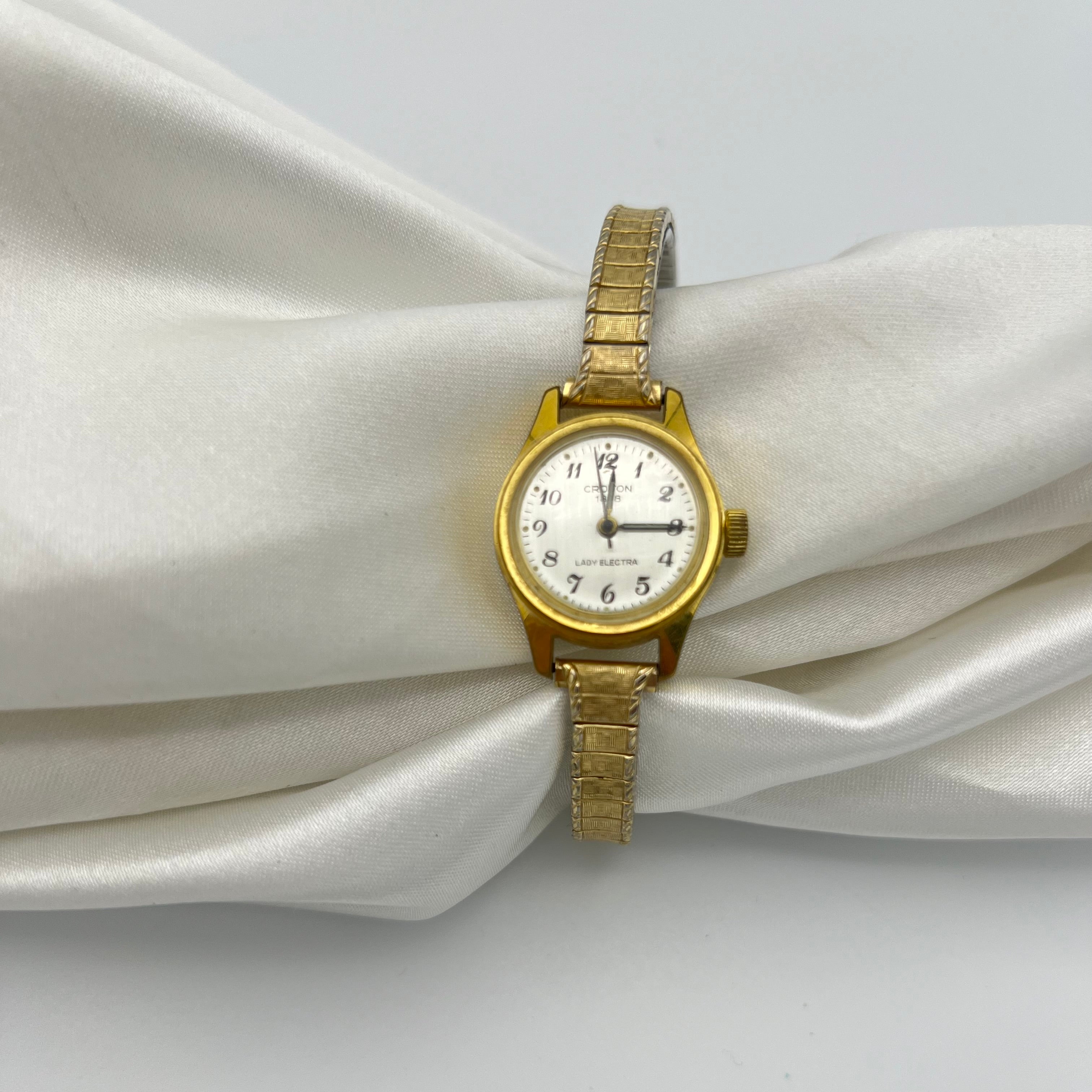 💛 Dainty Gold Vintage Expansion Watch