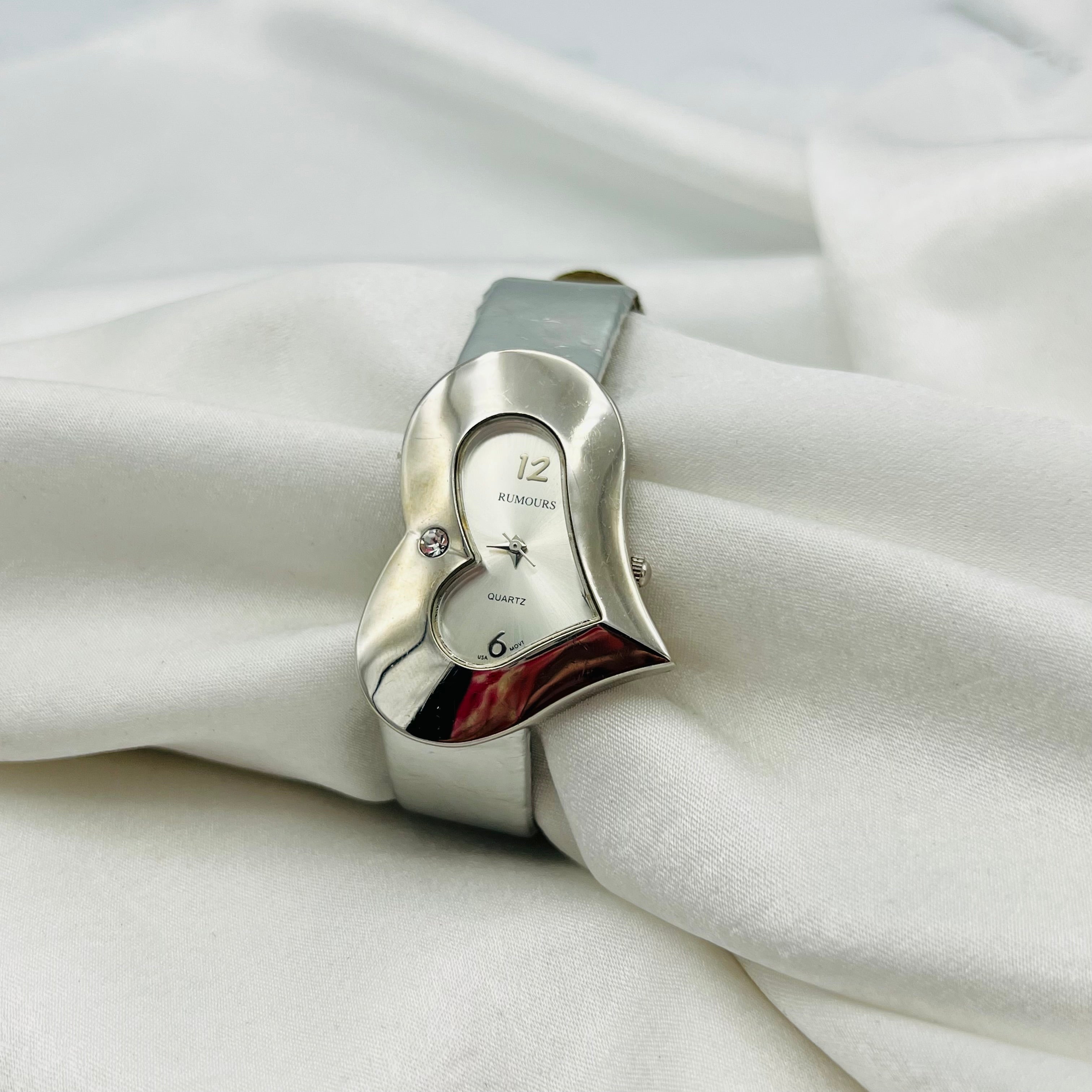 🩶 Heart Shaped Dial Silver-Toned Watch