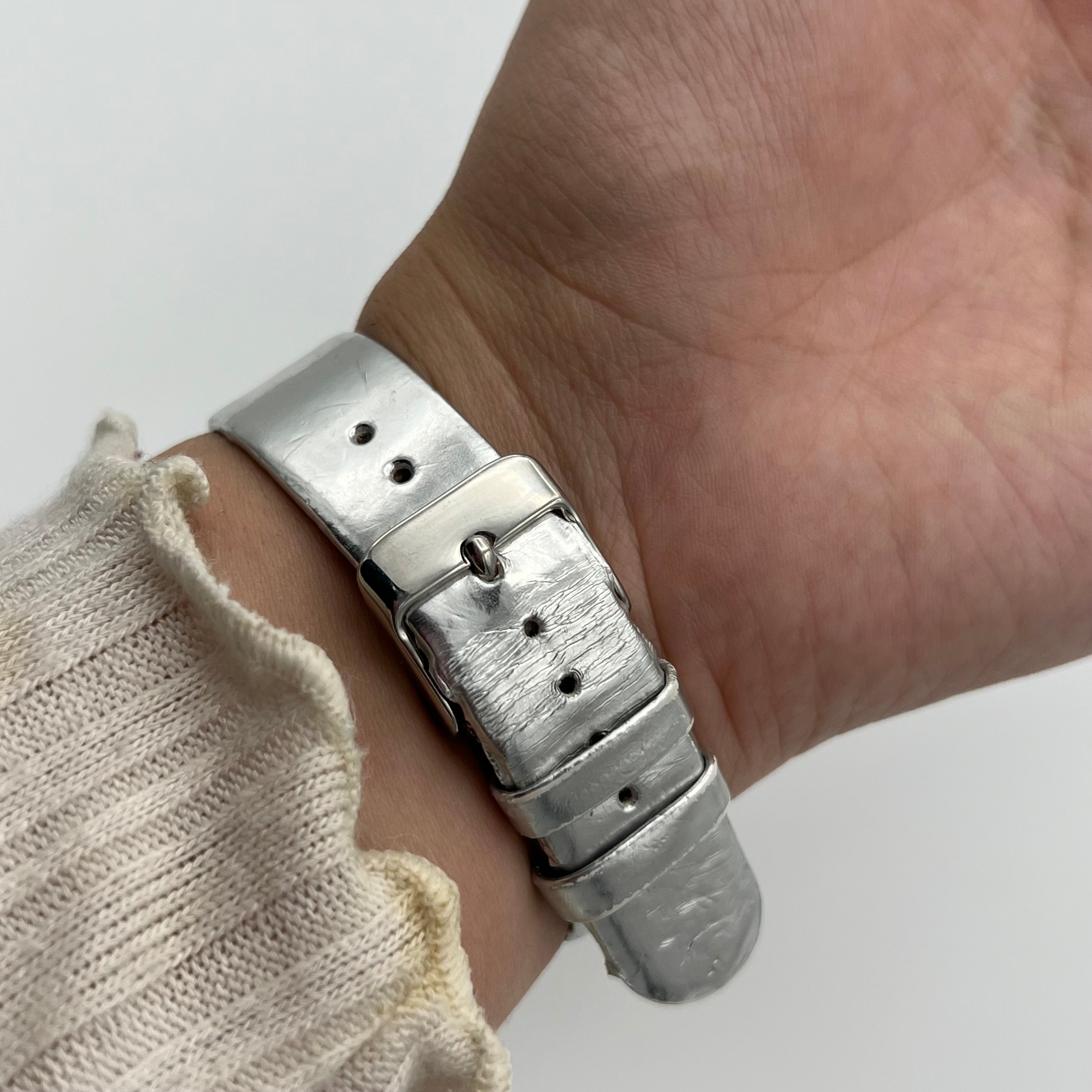 🩶 Heart Shaped Dial Silver-Toned Watch