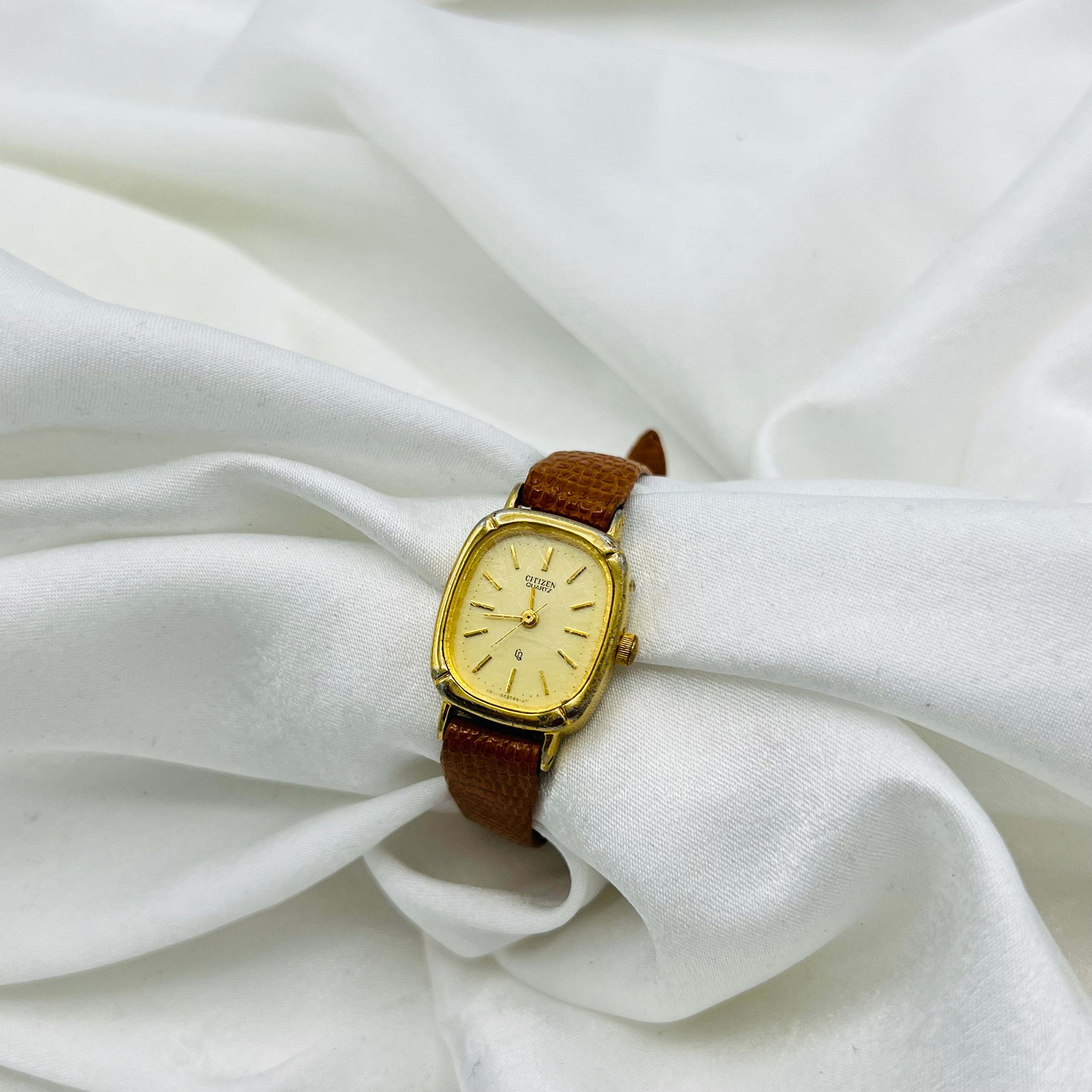 🤎 Gold-Toned Citizen Watch with Leather Strap