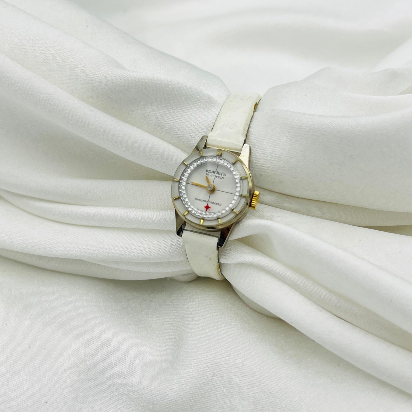 🤍 White Leather Watch