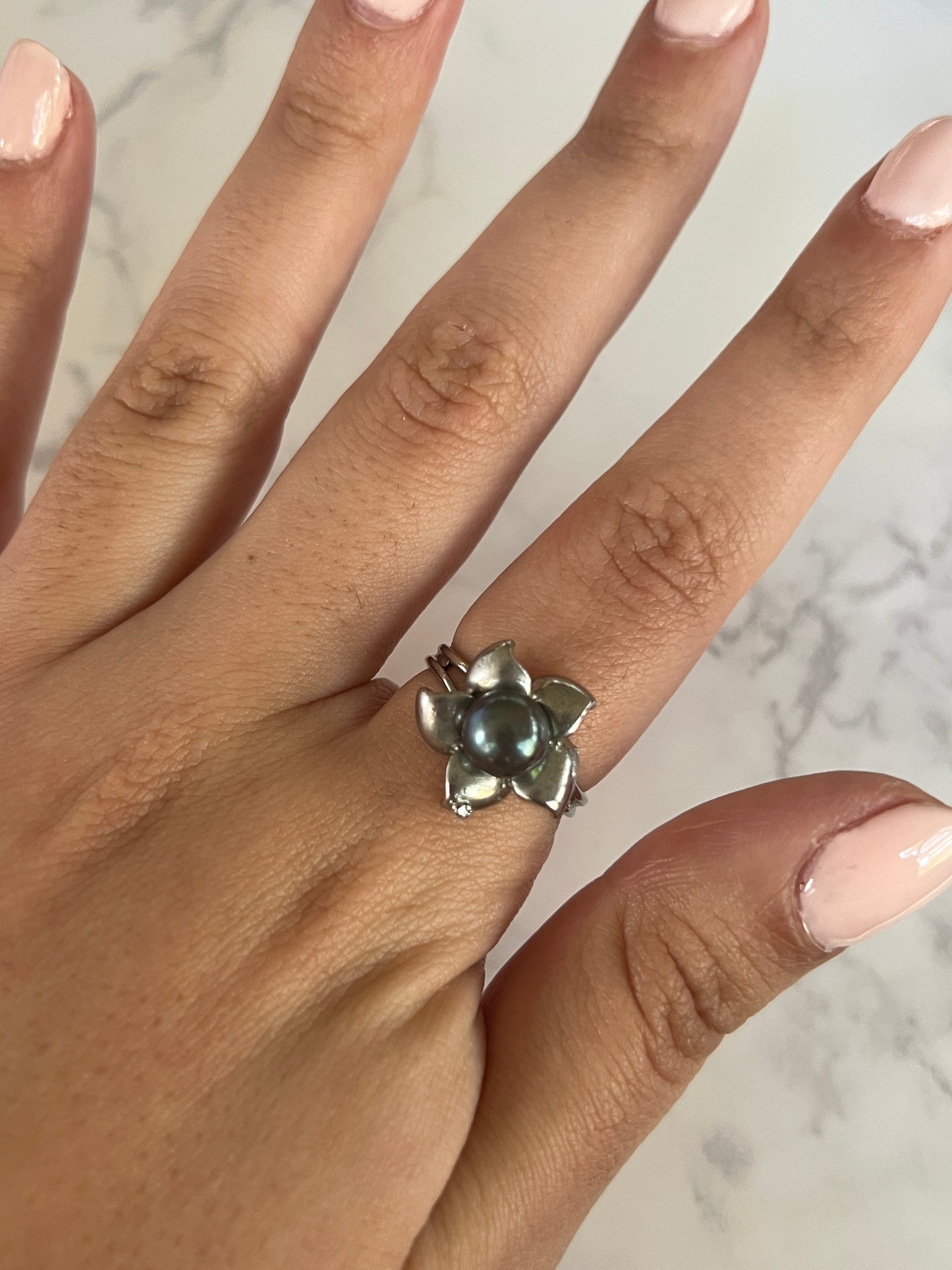 Dark Pearl Gray Flower Ring
