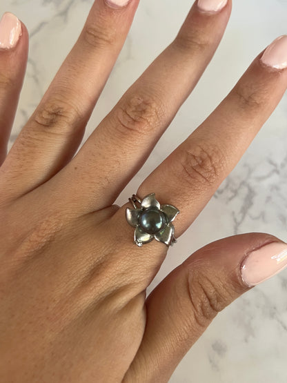Dark Pearl Gray Flower Ring