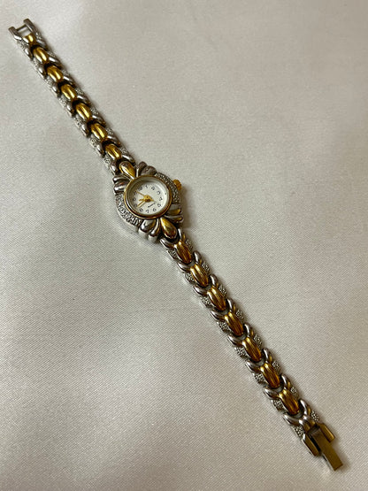 💛🤍 Two-Toned Detailed Face Watch