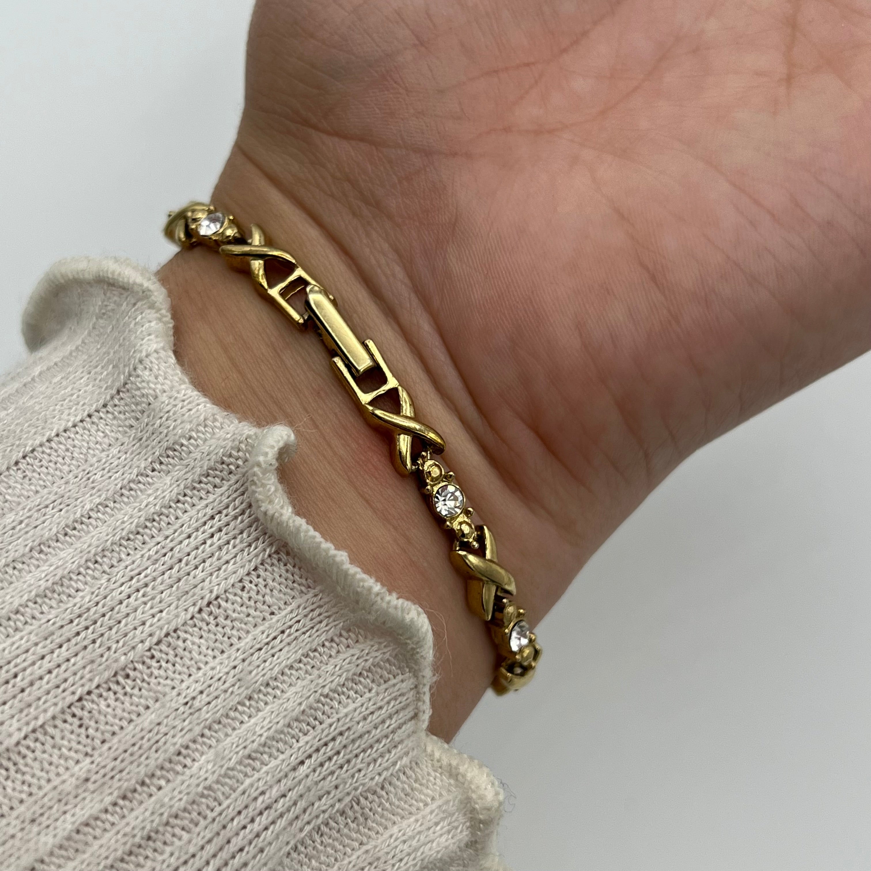 💎✨ Cute Diamanté Gold-Toned Bracelet