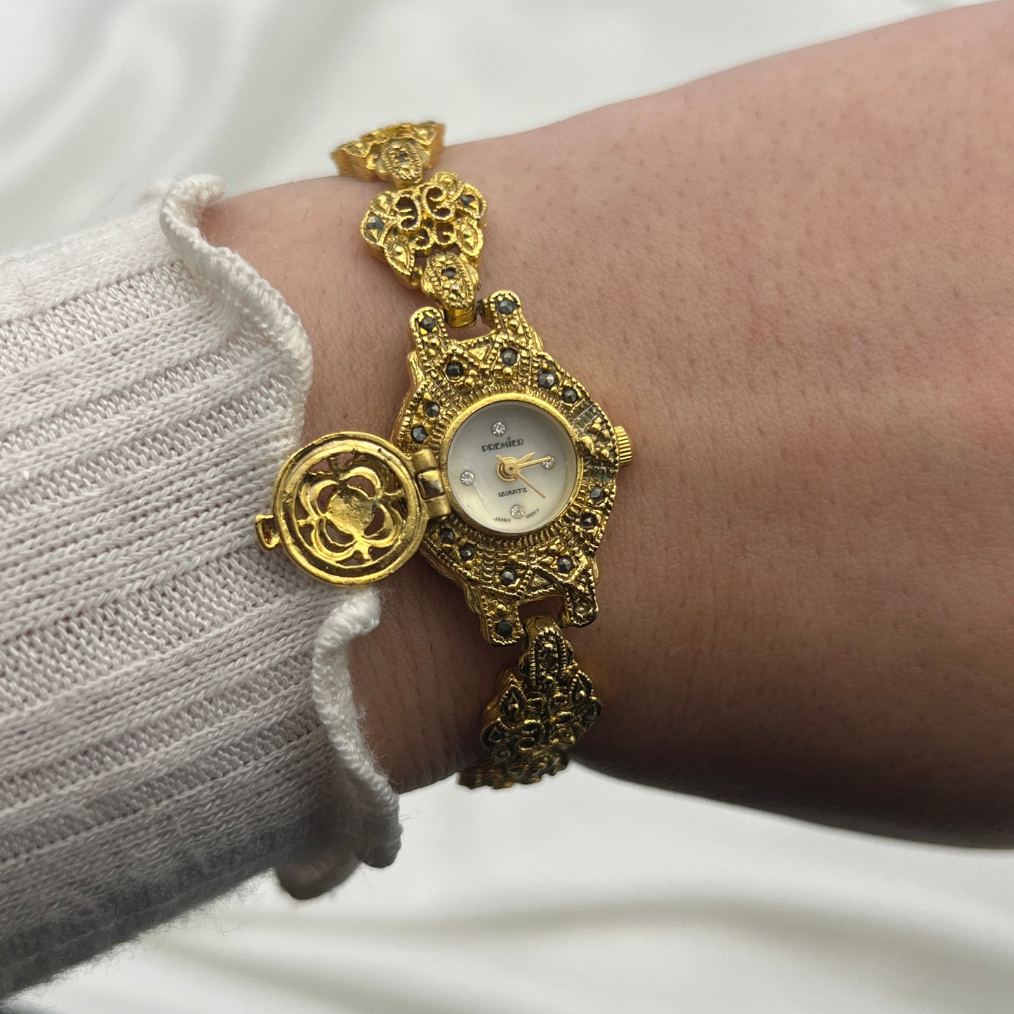 Elegant Art Deco Gold Tone Peek a Boo Watch