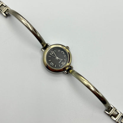 🩶 Silver-Toned Round Dial Watch