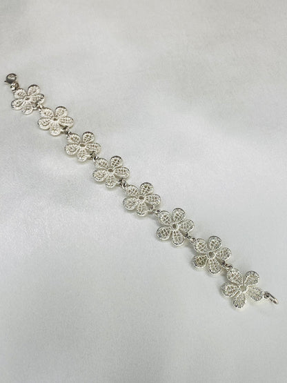 💐 Silver Metal Lace Flower Detailed Bracelet