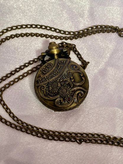 🌻 WORKING - Sunflower Detailed Pocket Watch Necklace